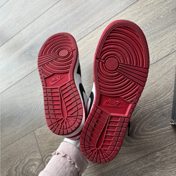 Jordan 1 Low GS - Picture 4 of 8